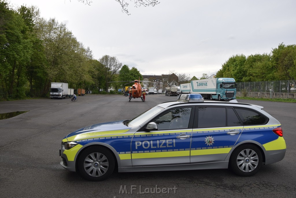 Einsatz Christoph 3 Koeln Vingst Thorwalsenstr Landung Marktplatz P06.JPG - Miklos Laubert